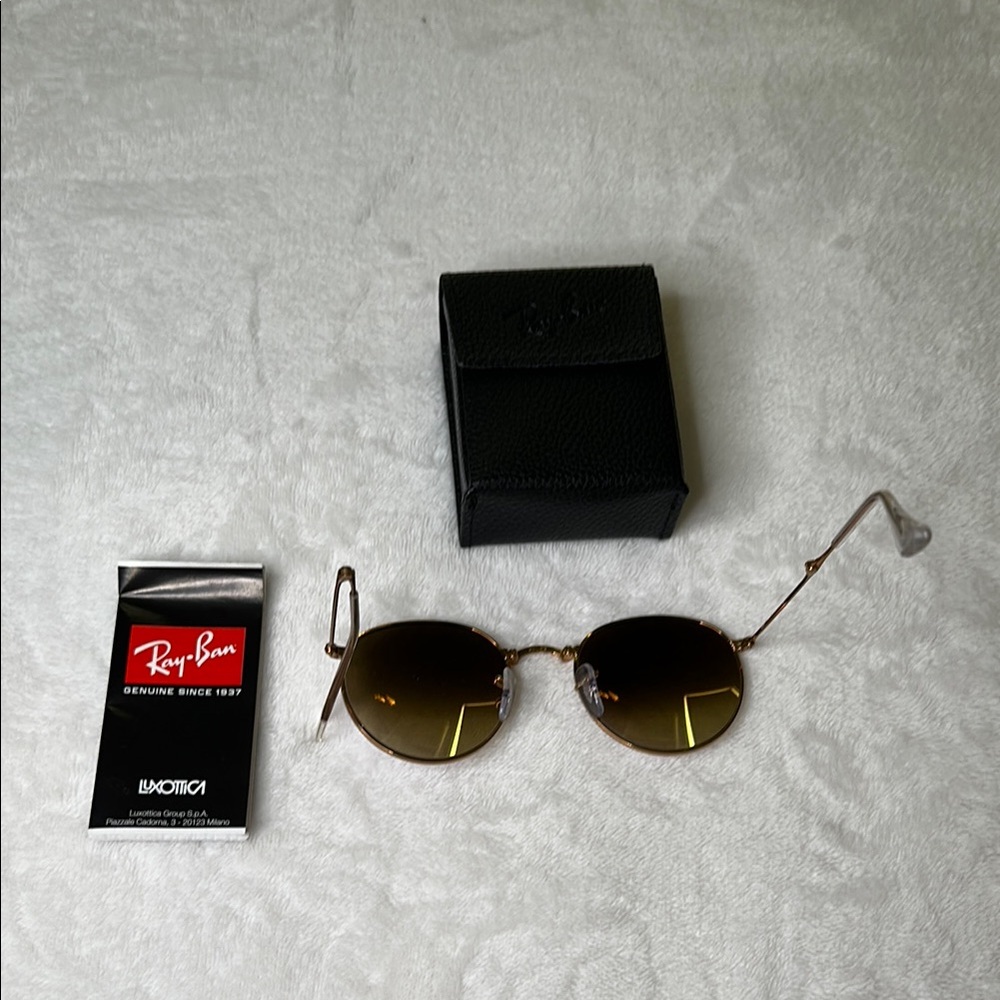 Ray-Ban Folding Sunglass - Picture 10 of 14